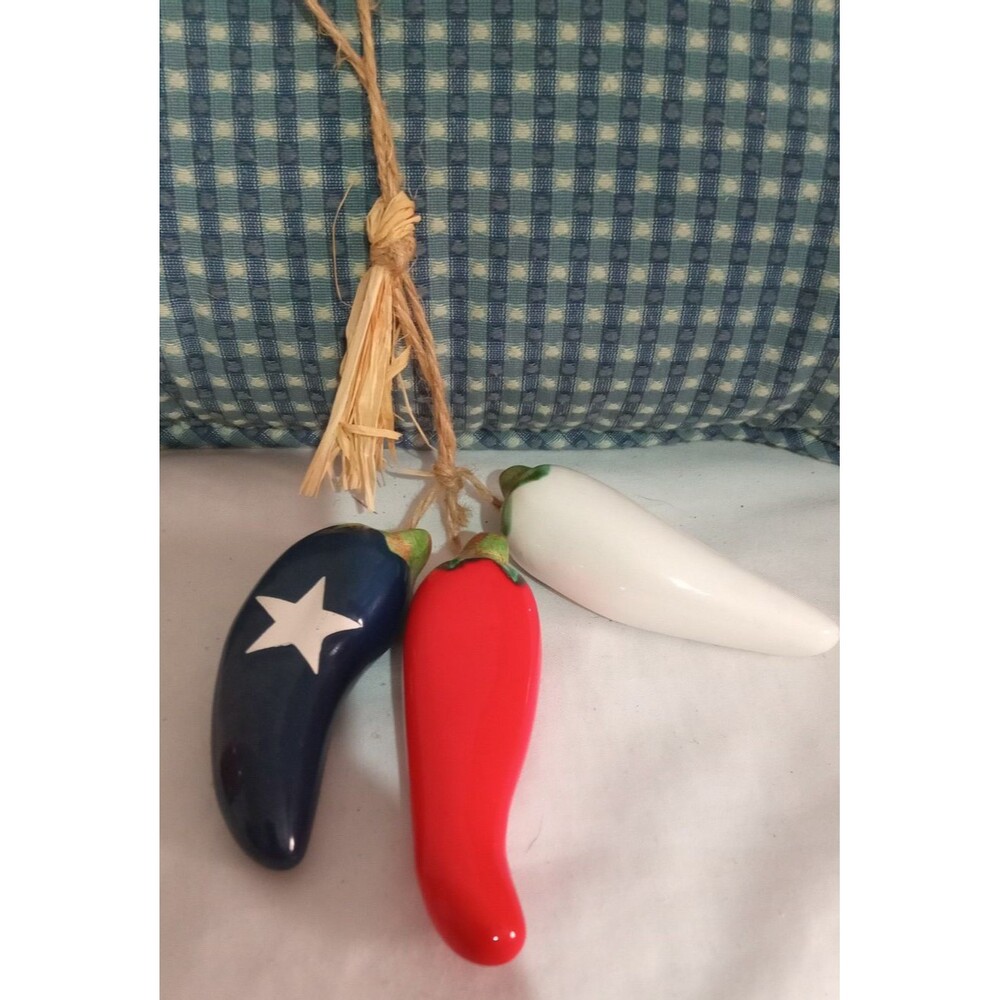 Hanging Chili Peppers Decor Ceramic Wall Folk Art 8” Kitchen Accent Red White
